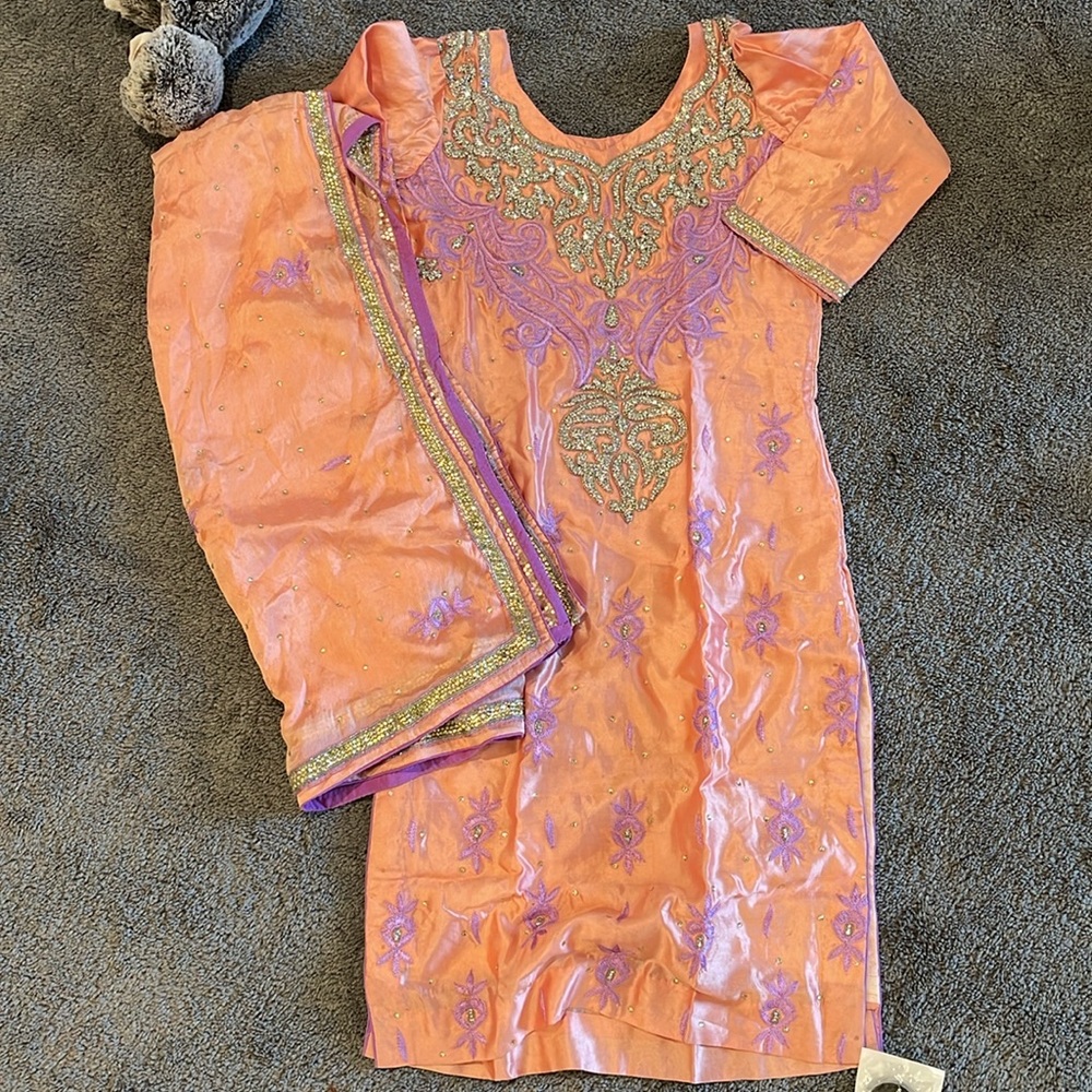 Salwar Kameez Peach with Lavender Embroidery - Salwar Kameez - Picture 3 of 9